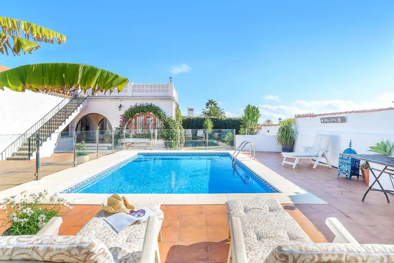 Villa Jardin Tropical Манилва 0*,